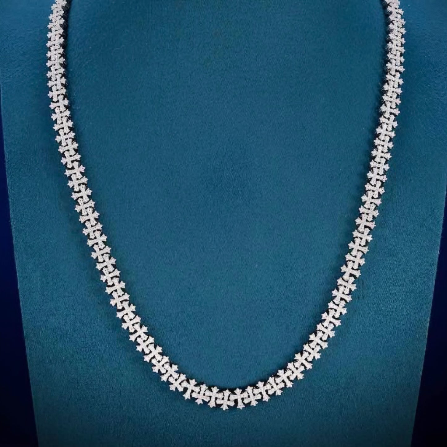 Moissanite - 8,5 mm Iced Out Cross 14K Gold